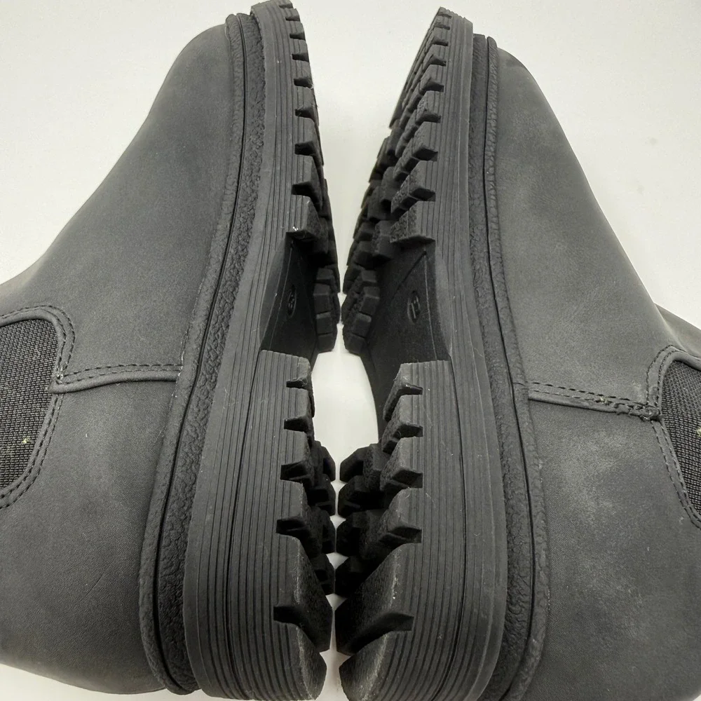 Cotton On Kids Black Matte Chelsea Boots Size 1 US Kids Lug Sole‎